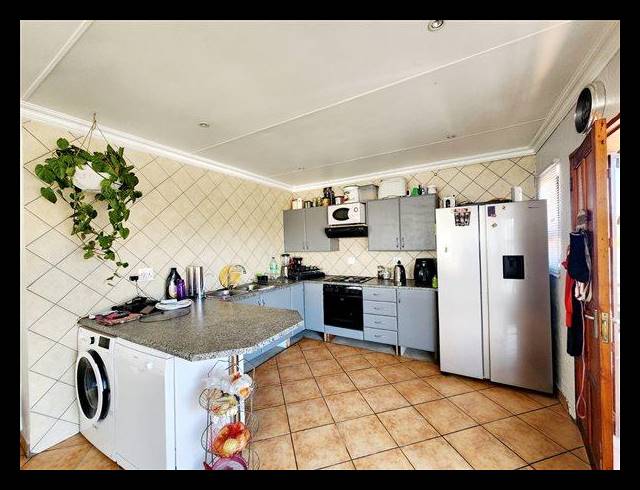 2 BEDROOM TOWNHOUSE FOR SALE IN EVELEIGH